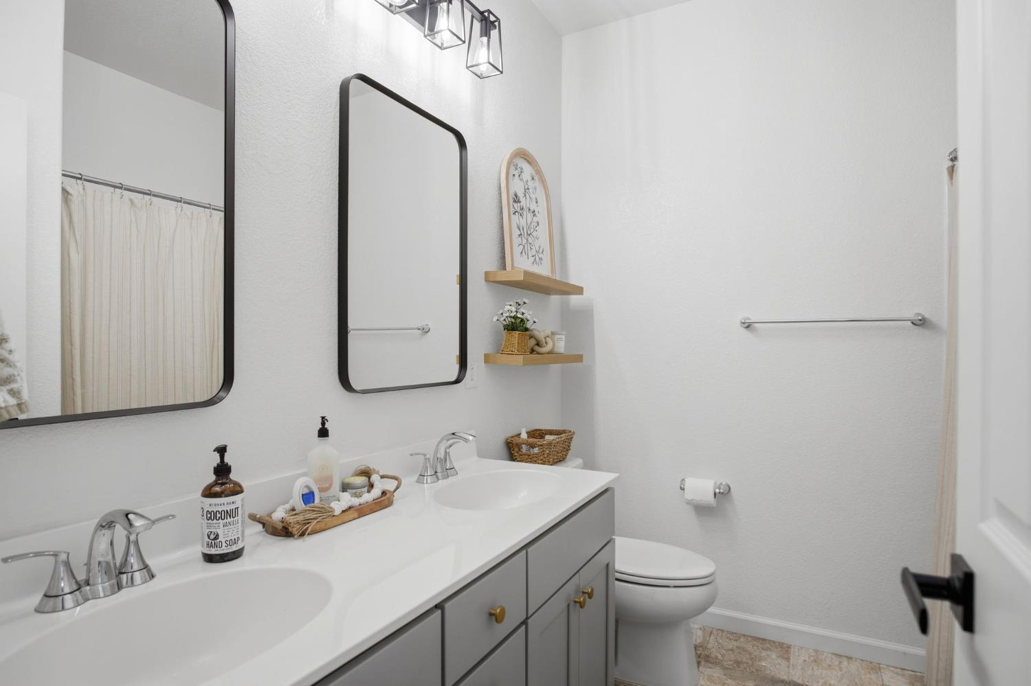 7630 Path Dr, Hughson, CA 95326