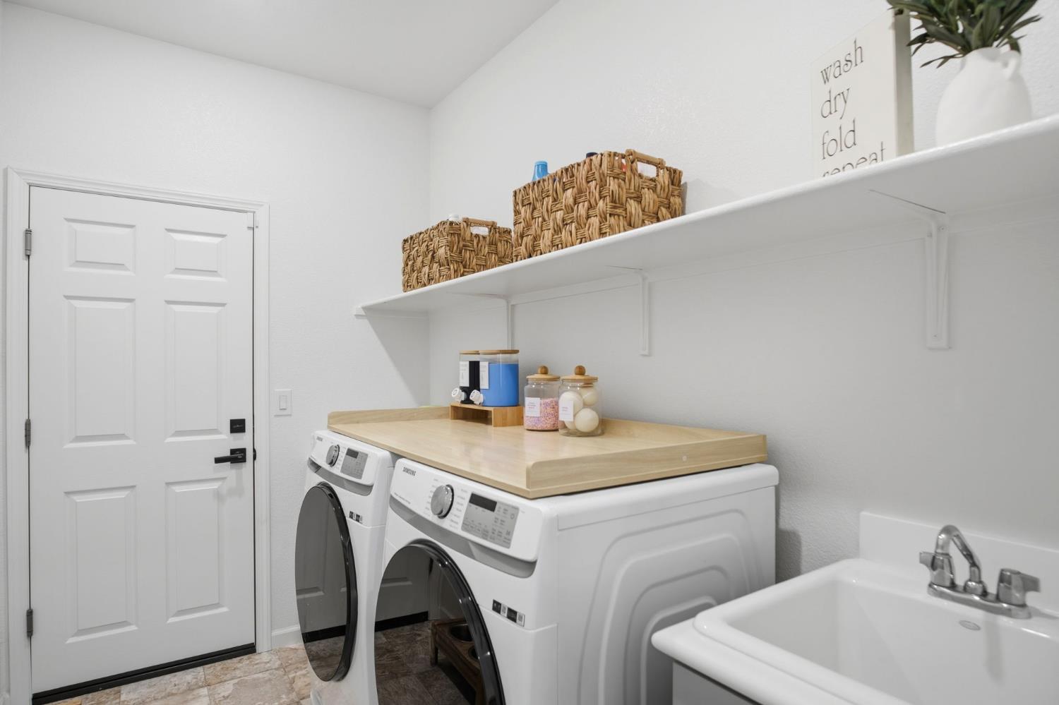 7630 Path Dr, Hughson, CA 95326