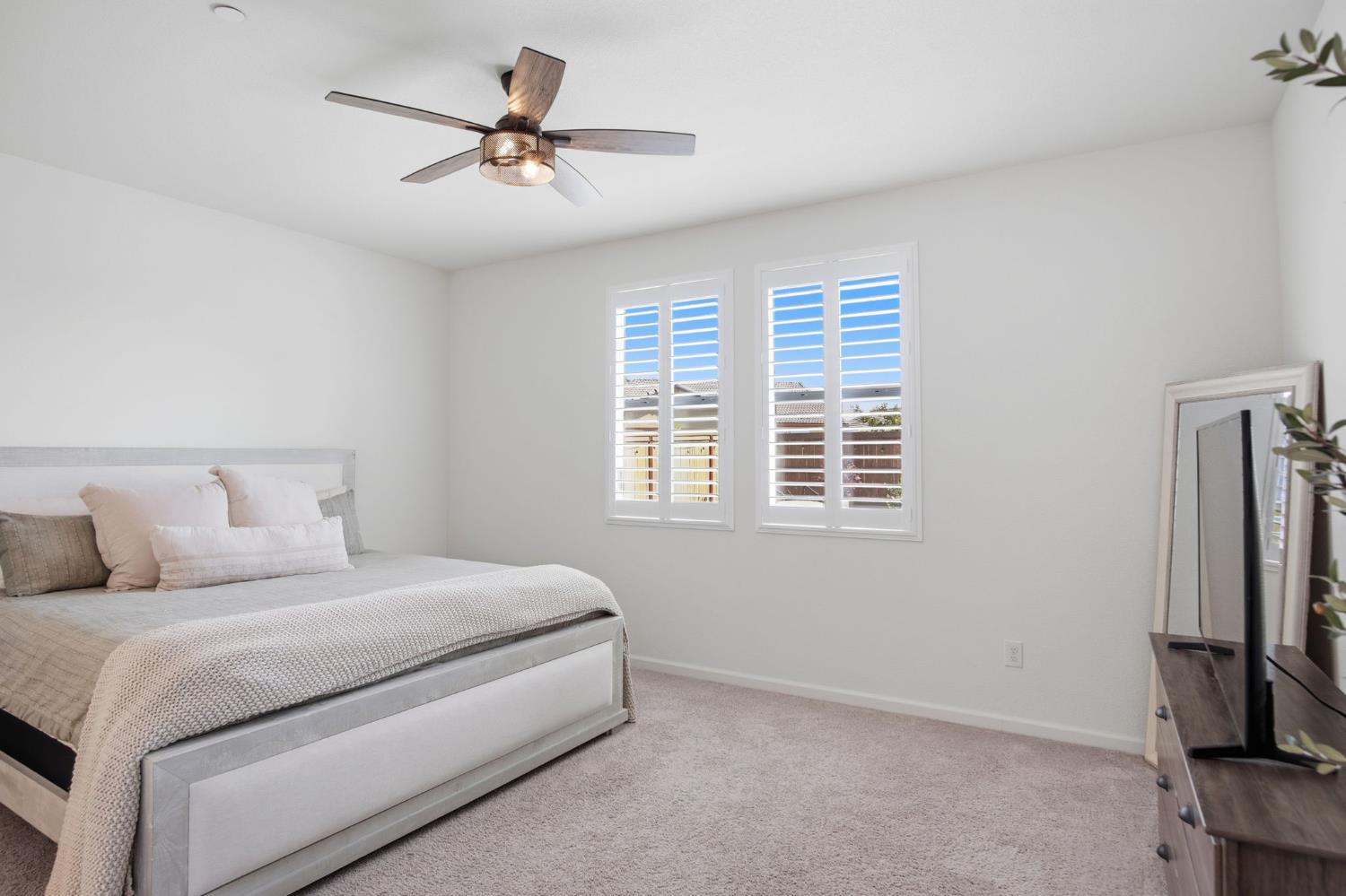 7630 Path Dr, Hughson, CA 95326