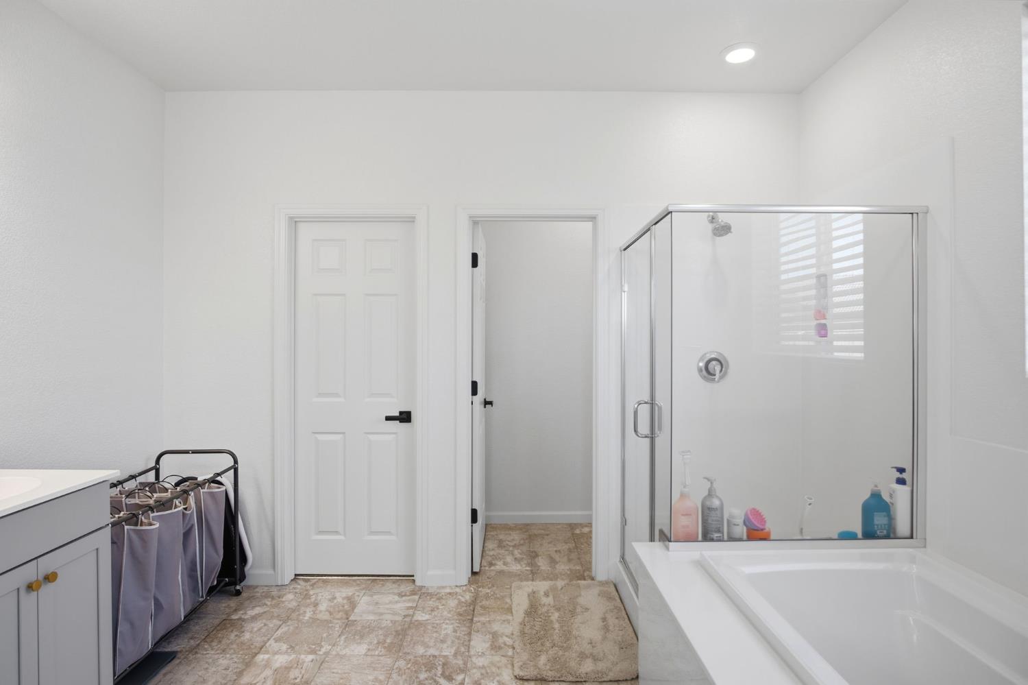 7630 Path Dr, Hughson, CA 95326