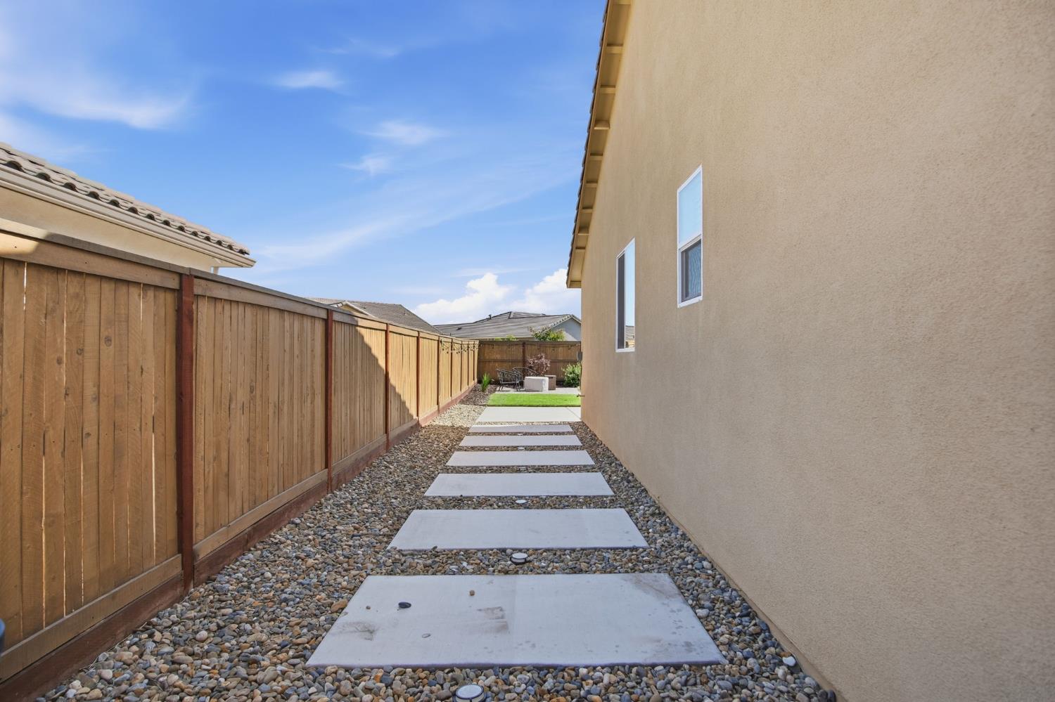 7630 Path Dr, Hughson, CA 95326