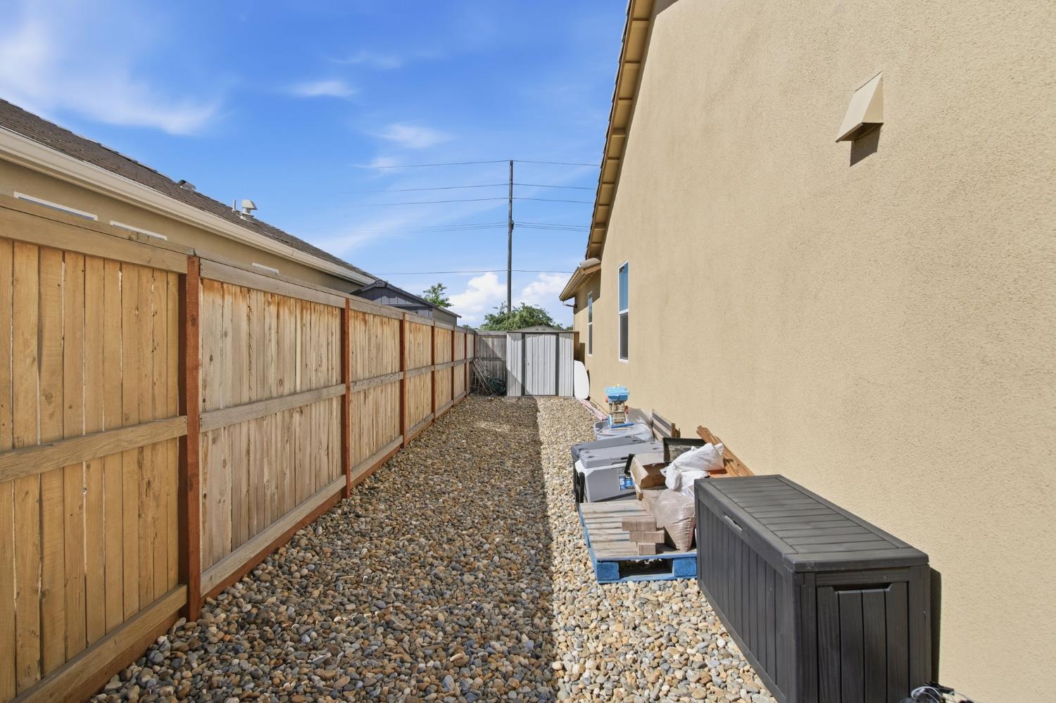 7630 Path Dr, Hughson, CA 95326