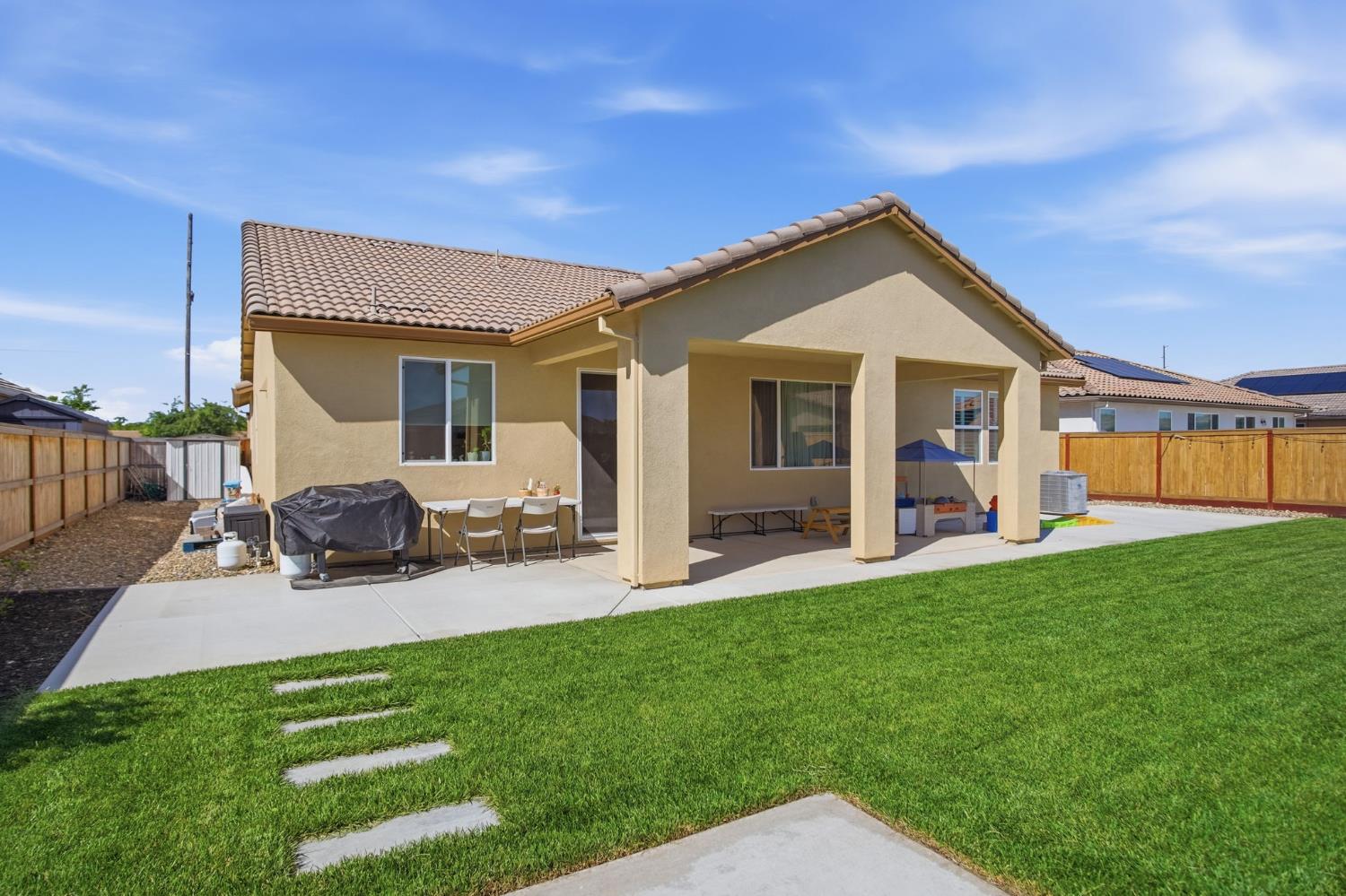 7630 Path Dr, Hughson, CA 95326