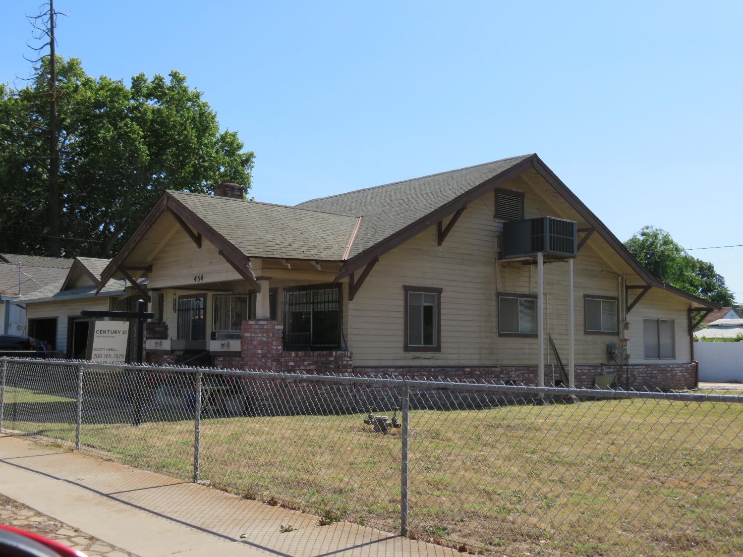 454 N 3rd Ave, Oakdale, CA 95361