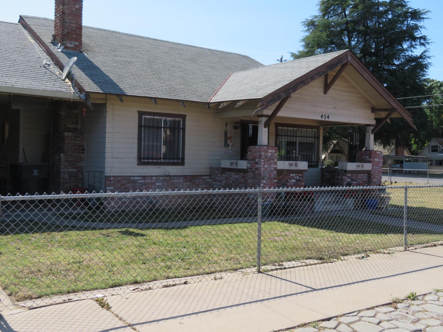 454 N 3rd Ave, Oakdale, CA 95361