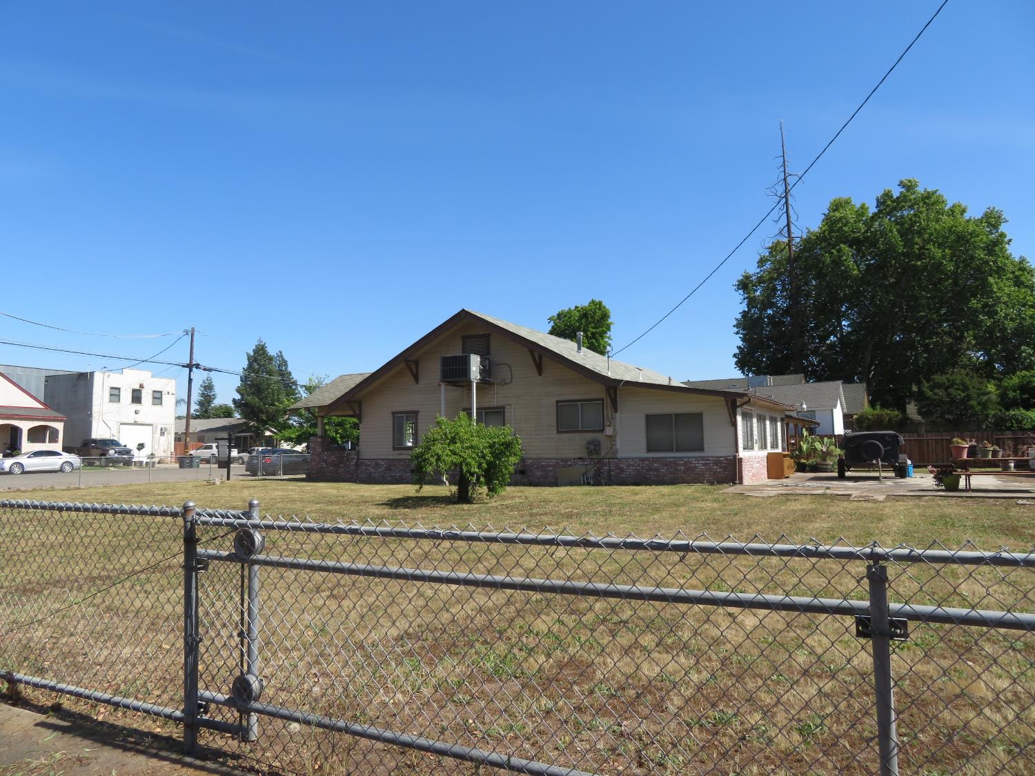 454 N 3rd Ave, Oakdale, CA 95361