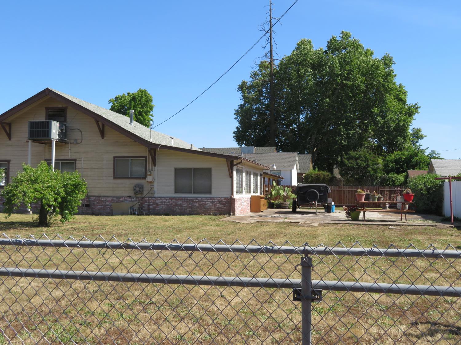 454 N 3rd Ave, Oakdale, CA 95361