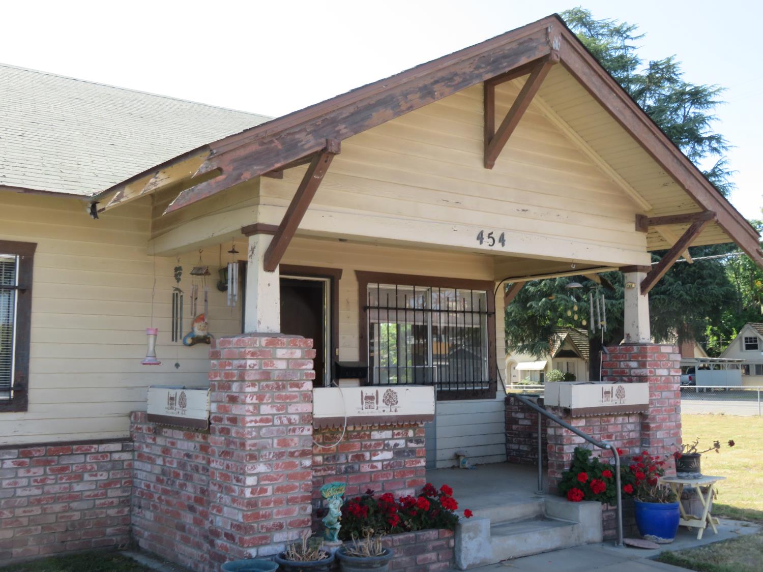 454 N 3rd Ave, Oakdale, CA 95361