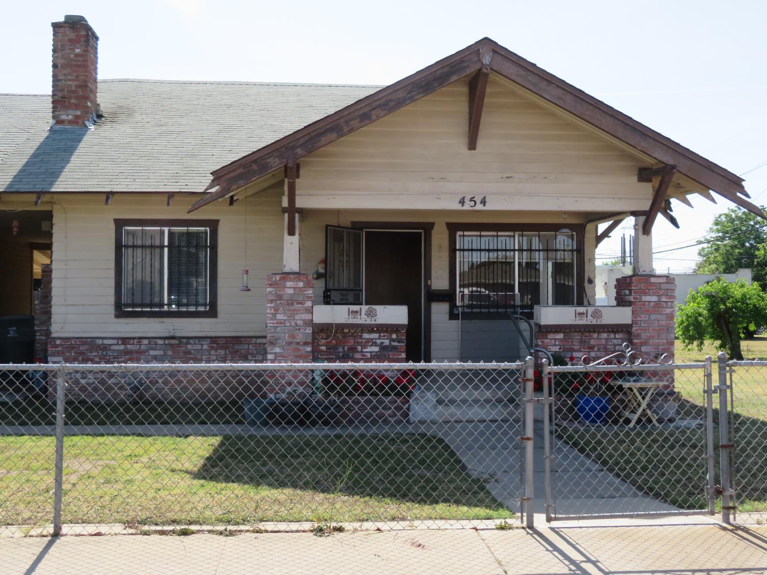 454 N 3rd Ave, Oakdale, CA 95361