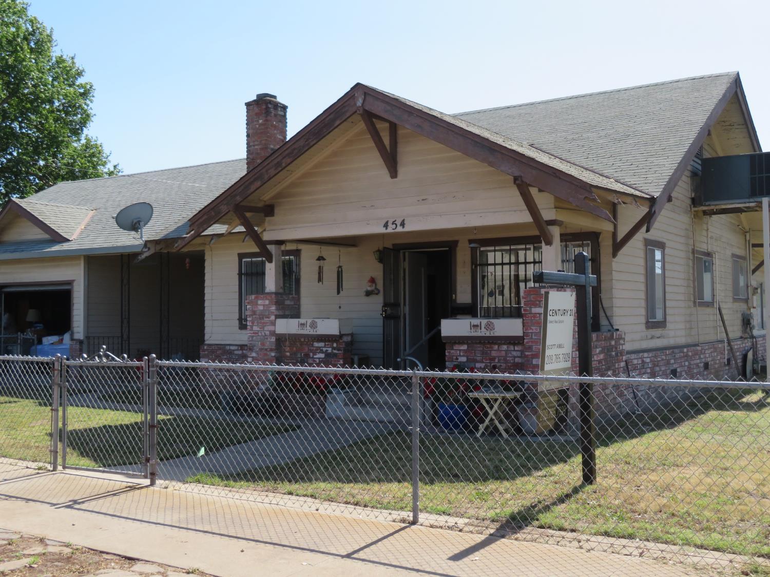 454 N 3rd Ave, Oakdale, CA 95361