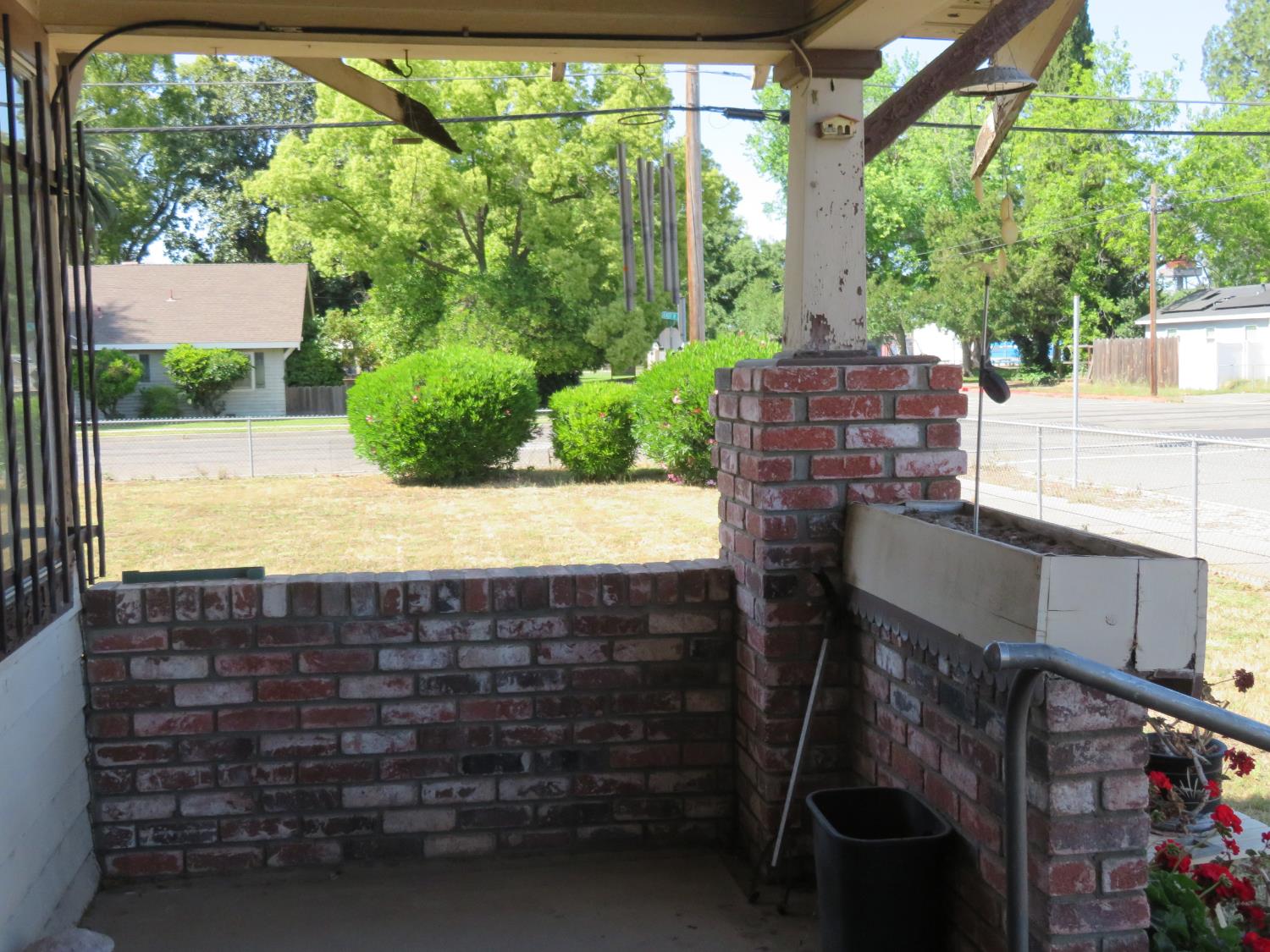 454 N 3rd Ave, Oakdale, CA 95361