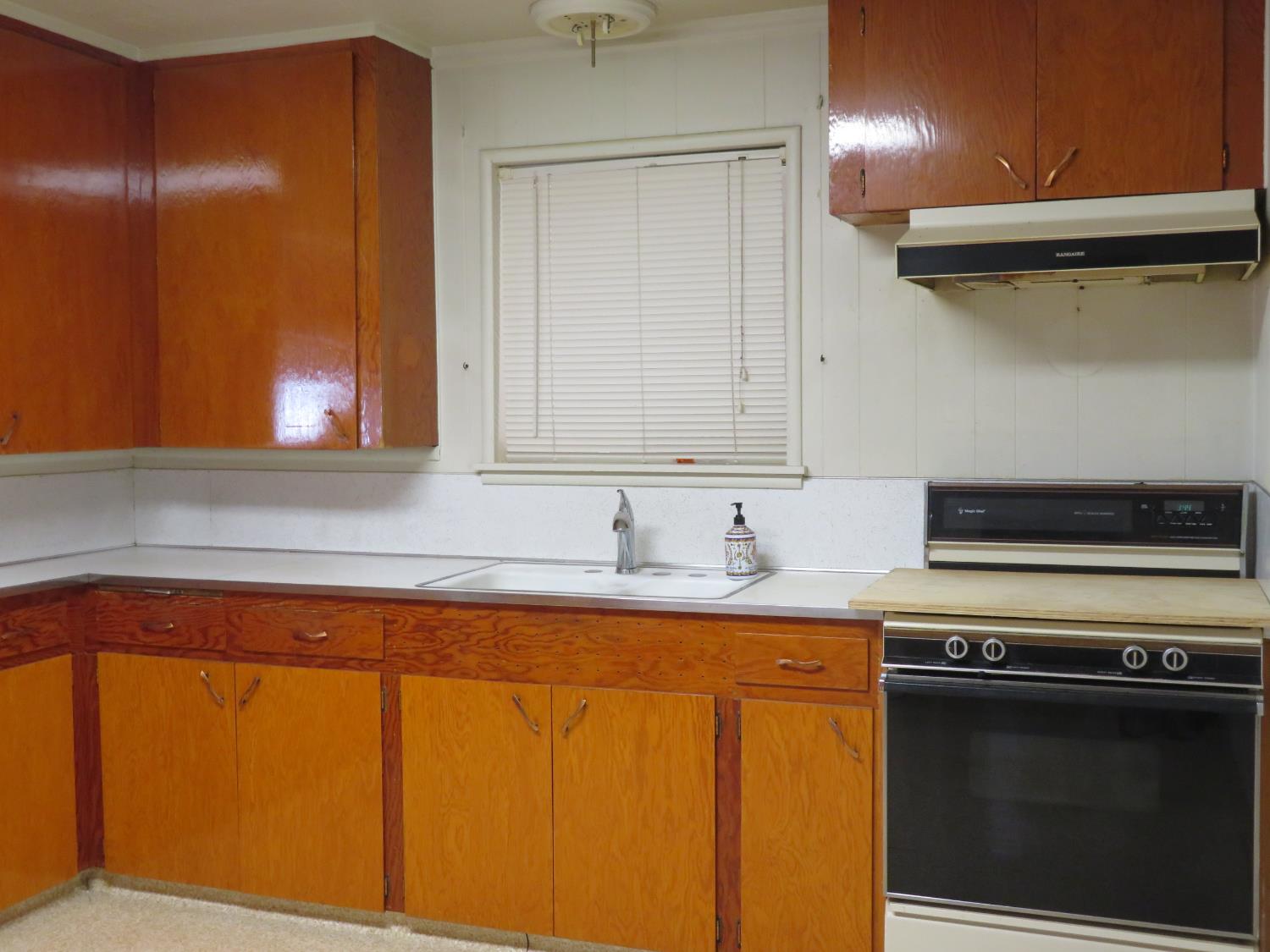 454 N 3rd Ave, Oakdale, CA 95361