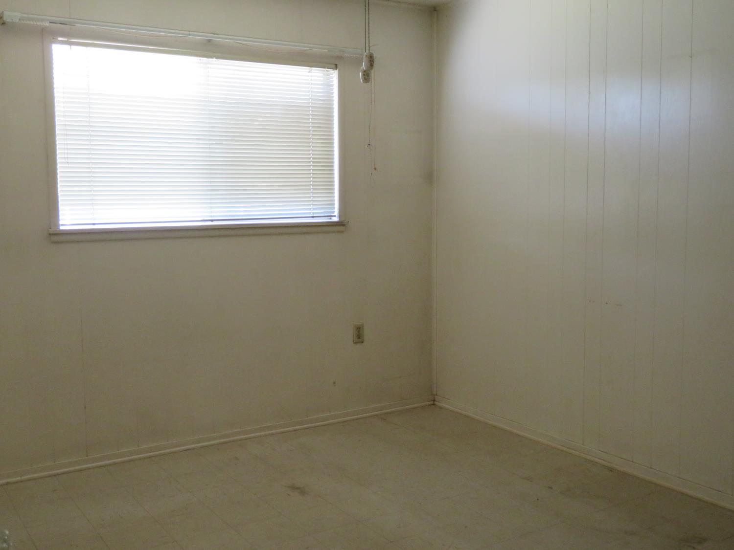 454 N 3rd Ave, Oakdale, CA 95361