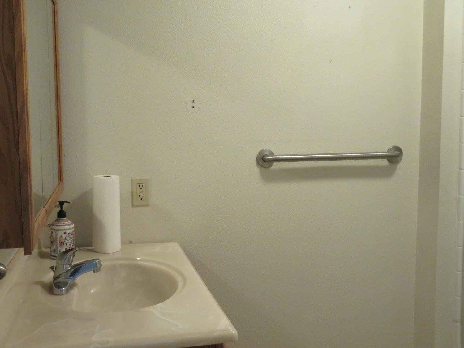 454 N 3rd Ave, Oakdale, CA 95361