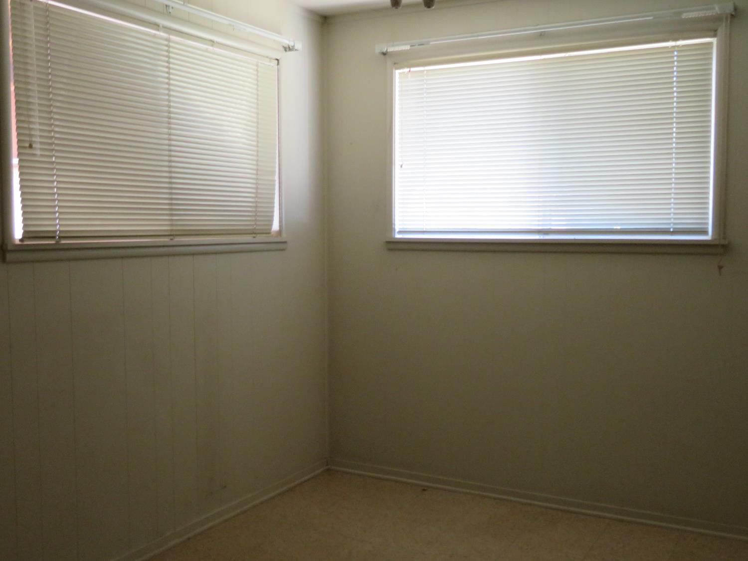 454 N 3rd Ave, Oakdale, CA 95361