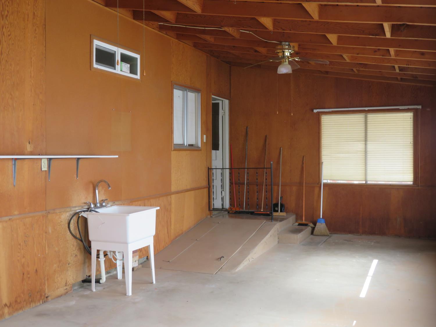 454 N 3rd Ave, Oakdale, CA 95361