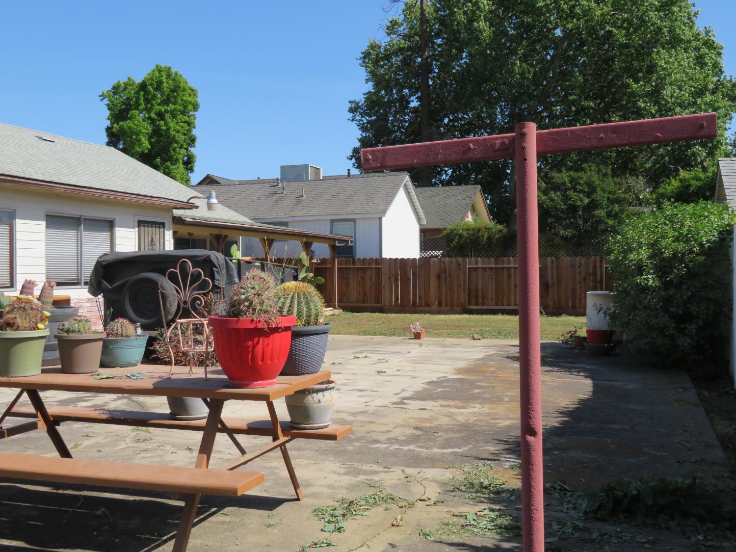 454 N 3rd Ave, Oakdale, CA 95361