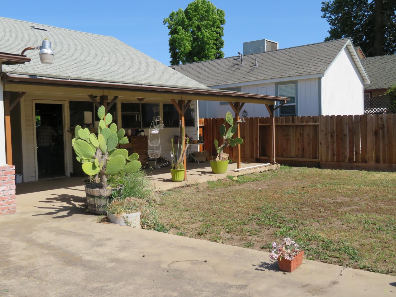 454 N 3rd Ave, Oakdale, CA 95361