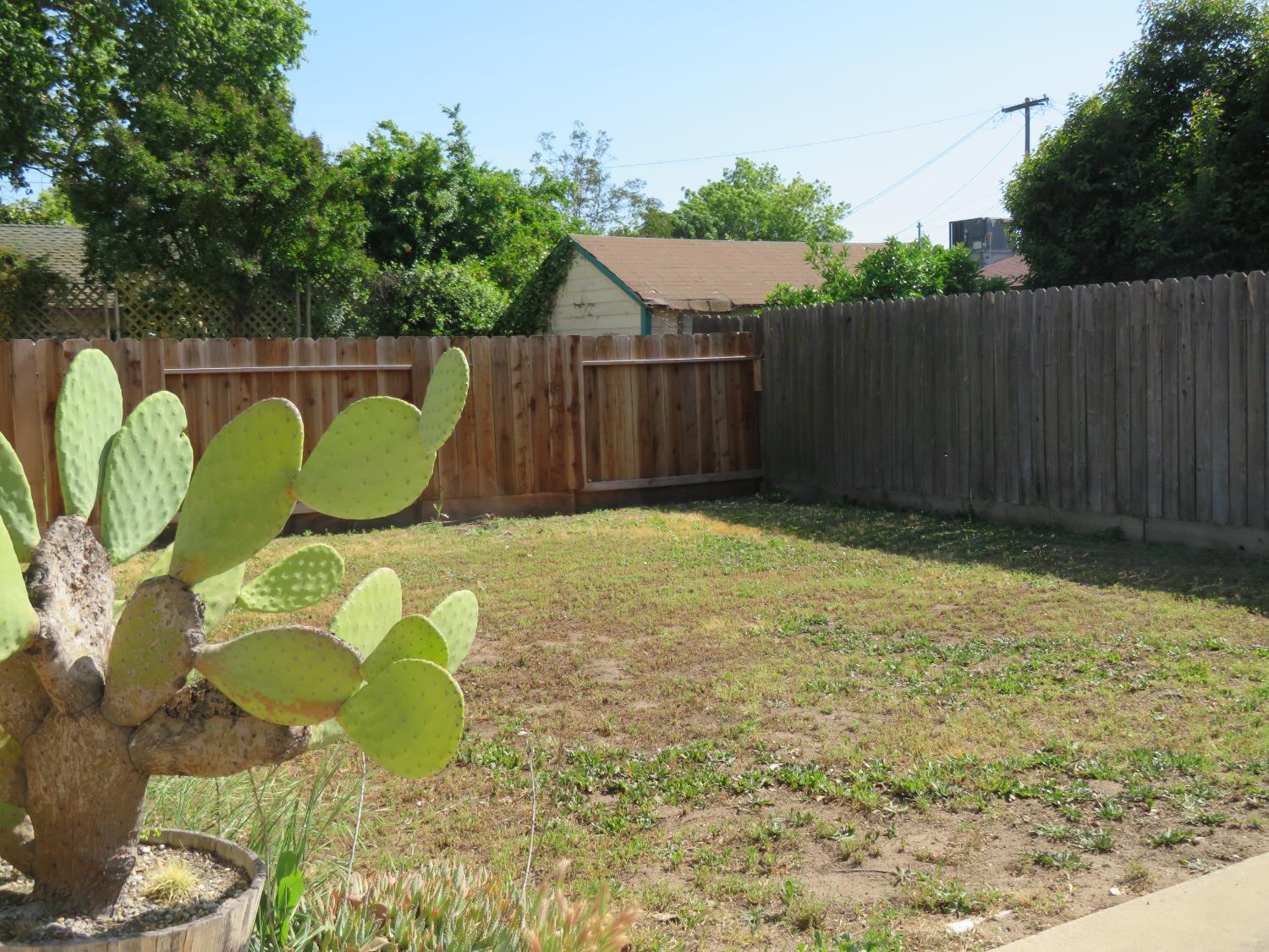 454 N 3rd Ave, Oakdale, CA 95361