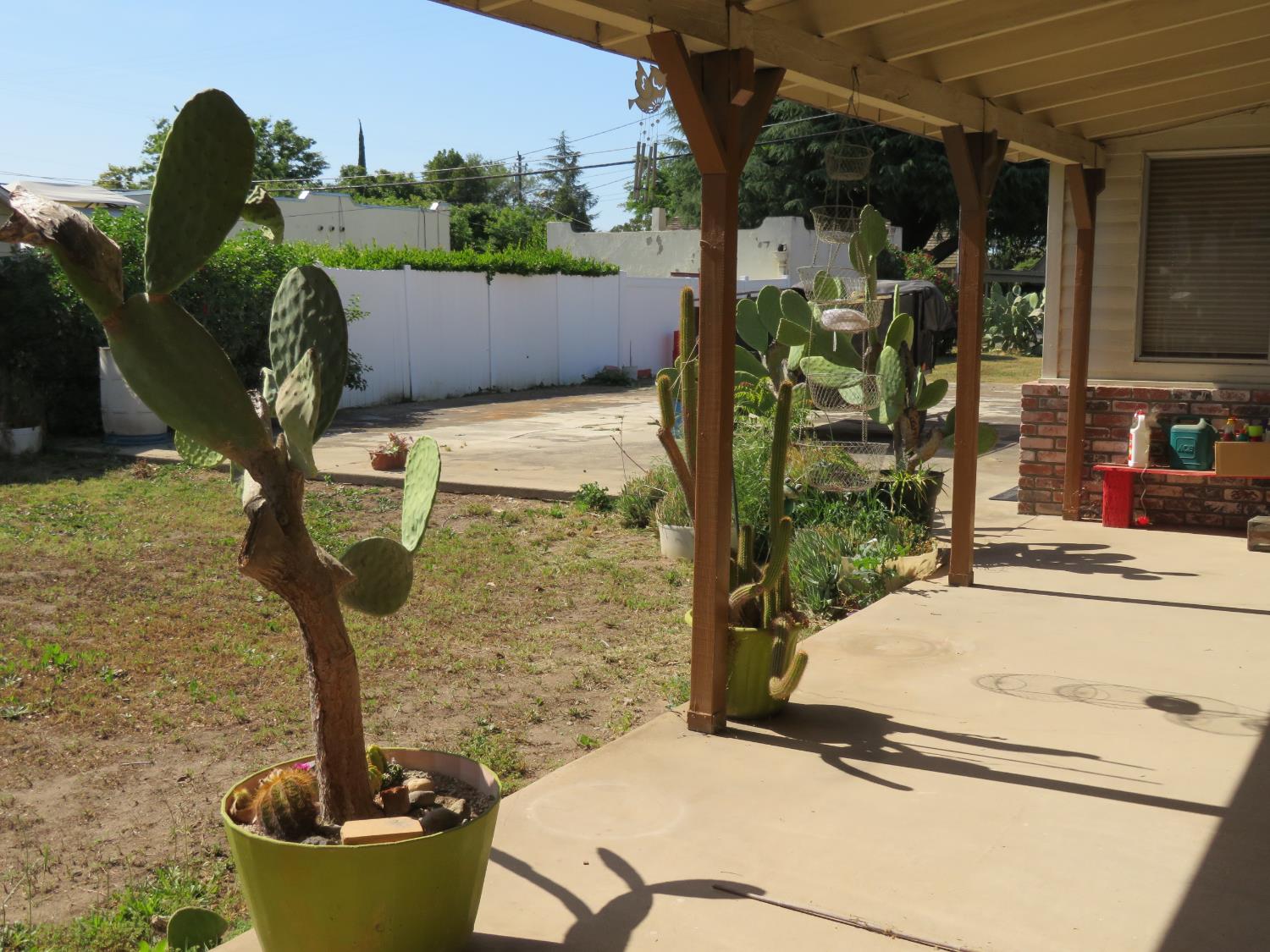 454 N 3rd Ave, Oakdale, CA 95361