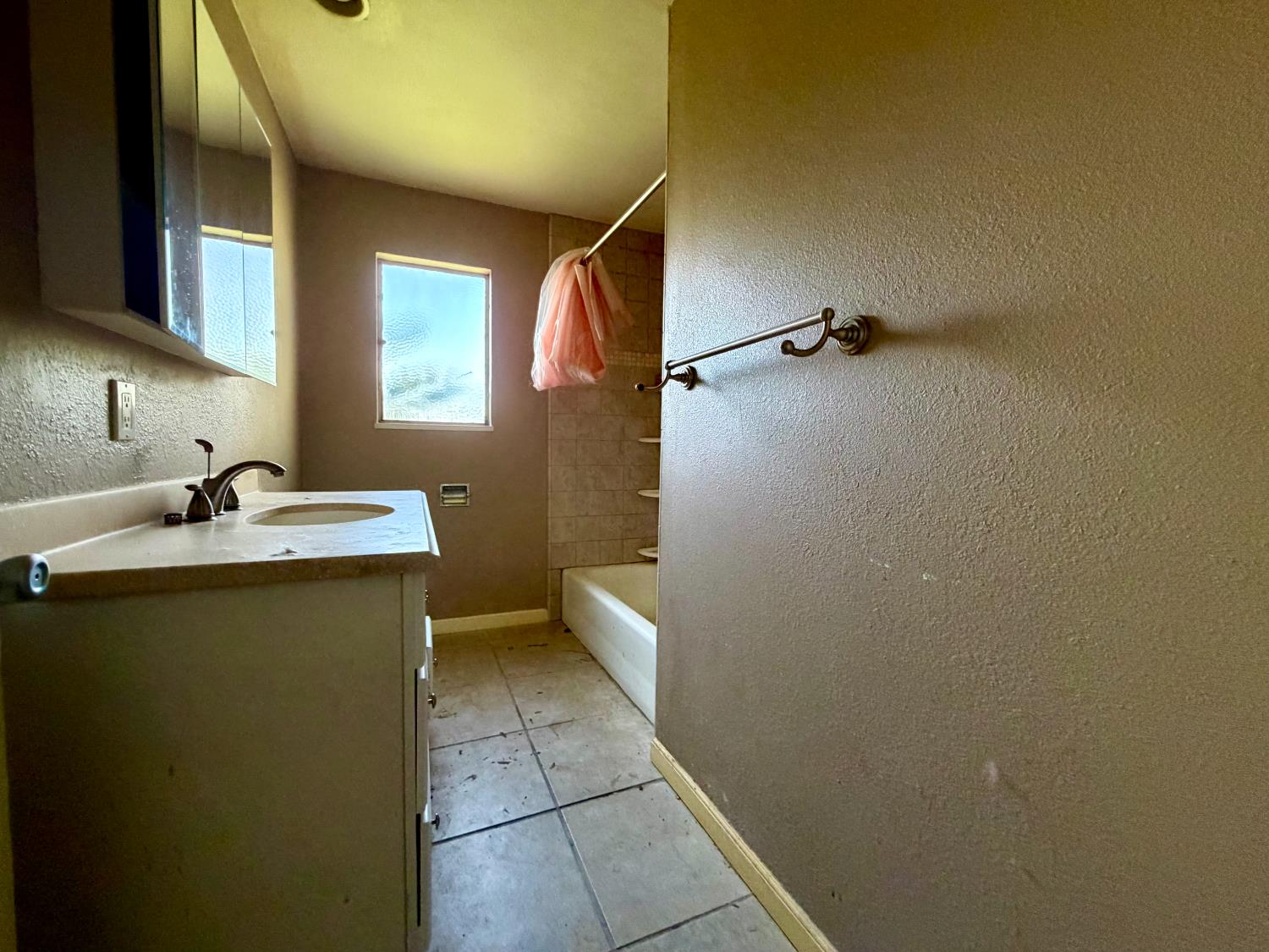 1806 Teresa St, Modesto, CA 95350