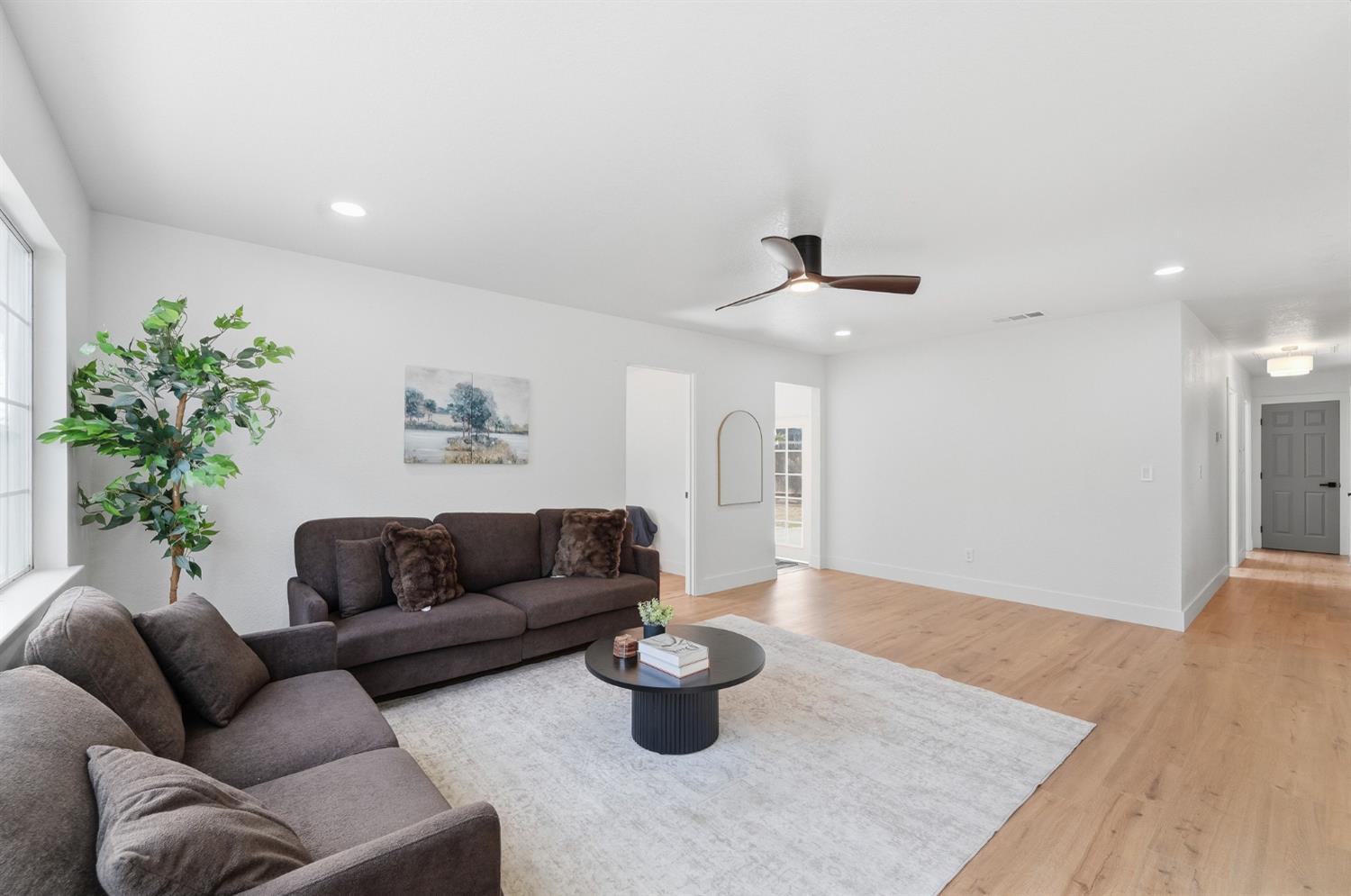 6307 Chief Tucker Ave, Riverbank, CA 95367