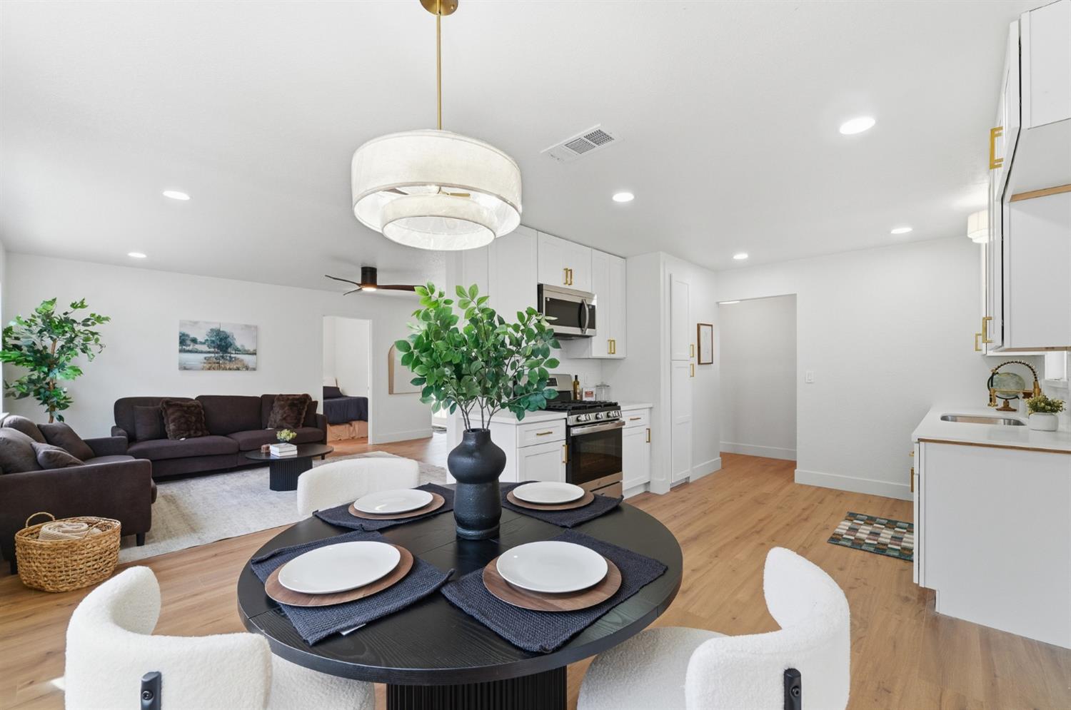 6307 Chief Tucker Ave, Riverbank, CA 95367