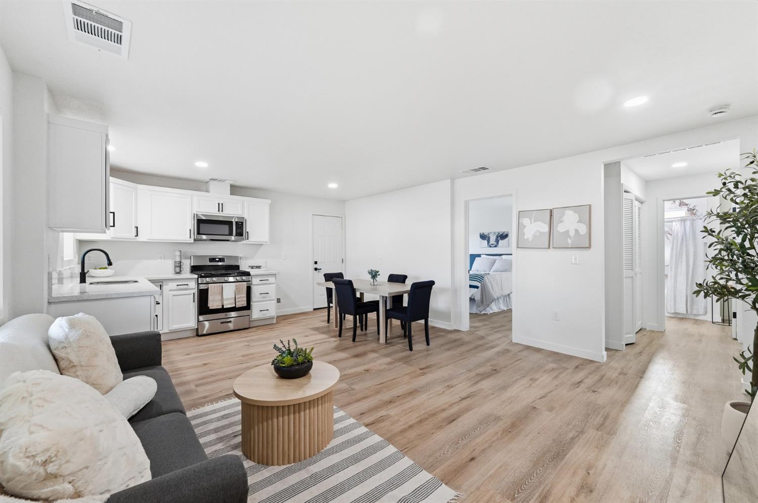 696 Pedersen Rd, Oakdale, CA 95361