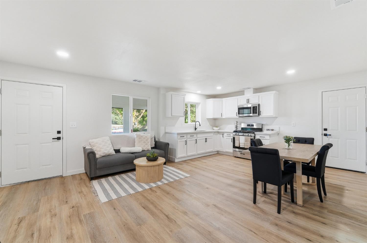 696 Pedersen Rd, Oakdale, CA 95361