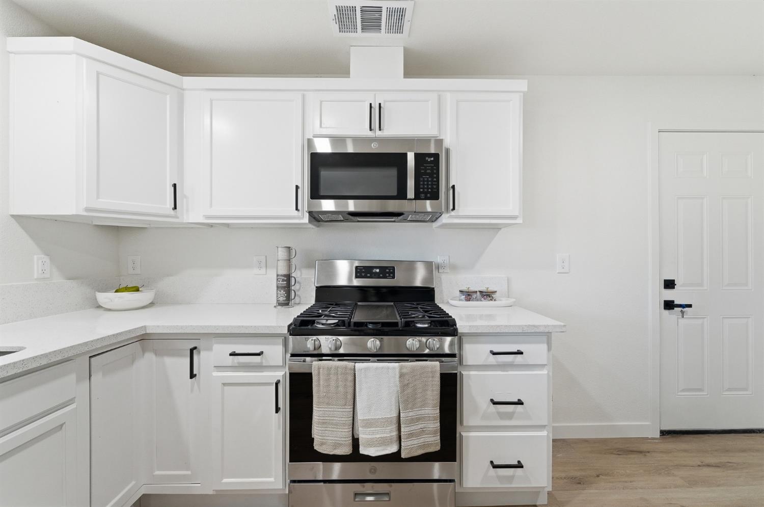 696 Pedersen Rd, Oakdale, CA 95361