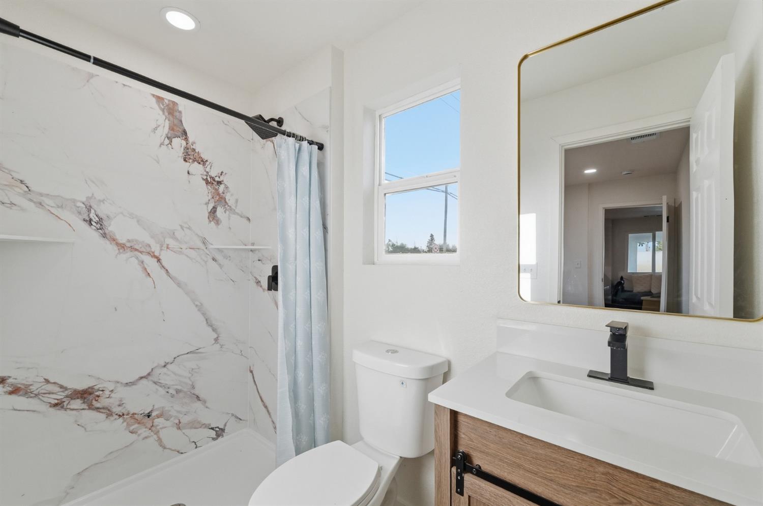 696 Pedersen Rd, Oakdale, CA 95361