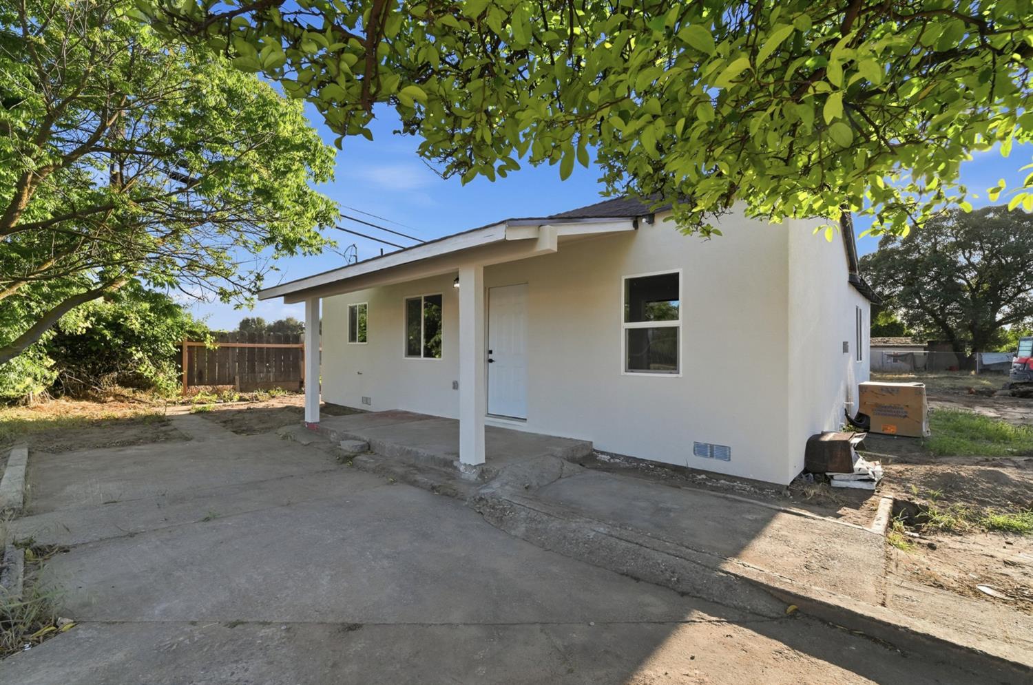 696 Pedersen Rd, Oakdale, CA 95361