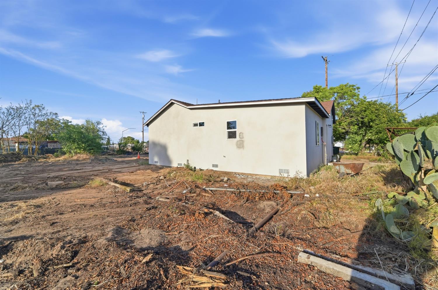 696 Pedersen Rd, Oakdale, CA 95361