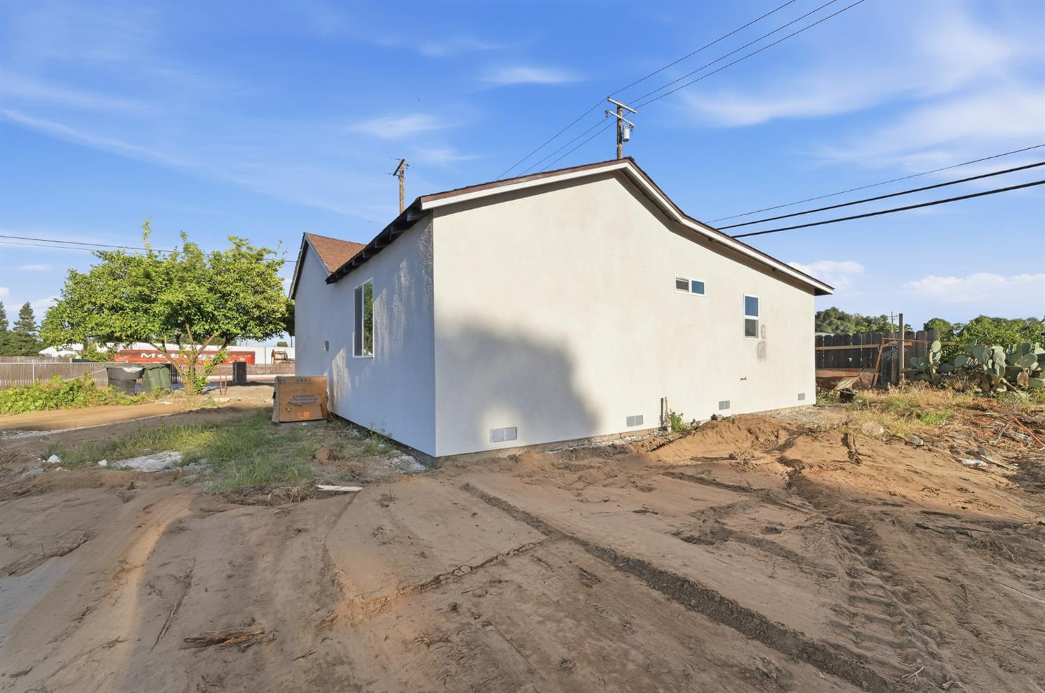 696 Pedersen Rd, Oakdale, CA 95361