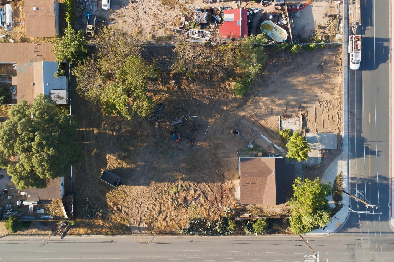 696 Pedersen Rd, Oakdale, CA 95361