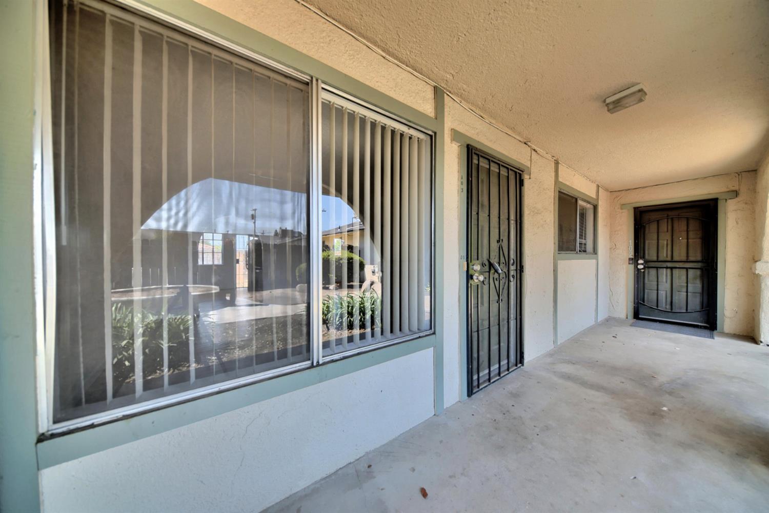 4002 E Dakota Ave, Fresno, CA 93726