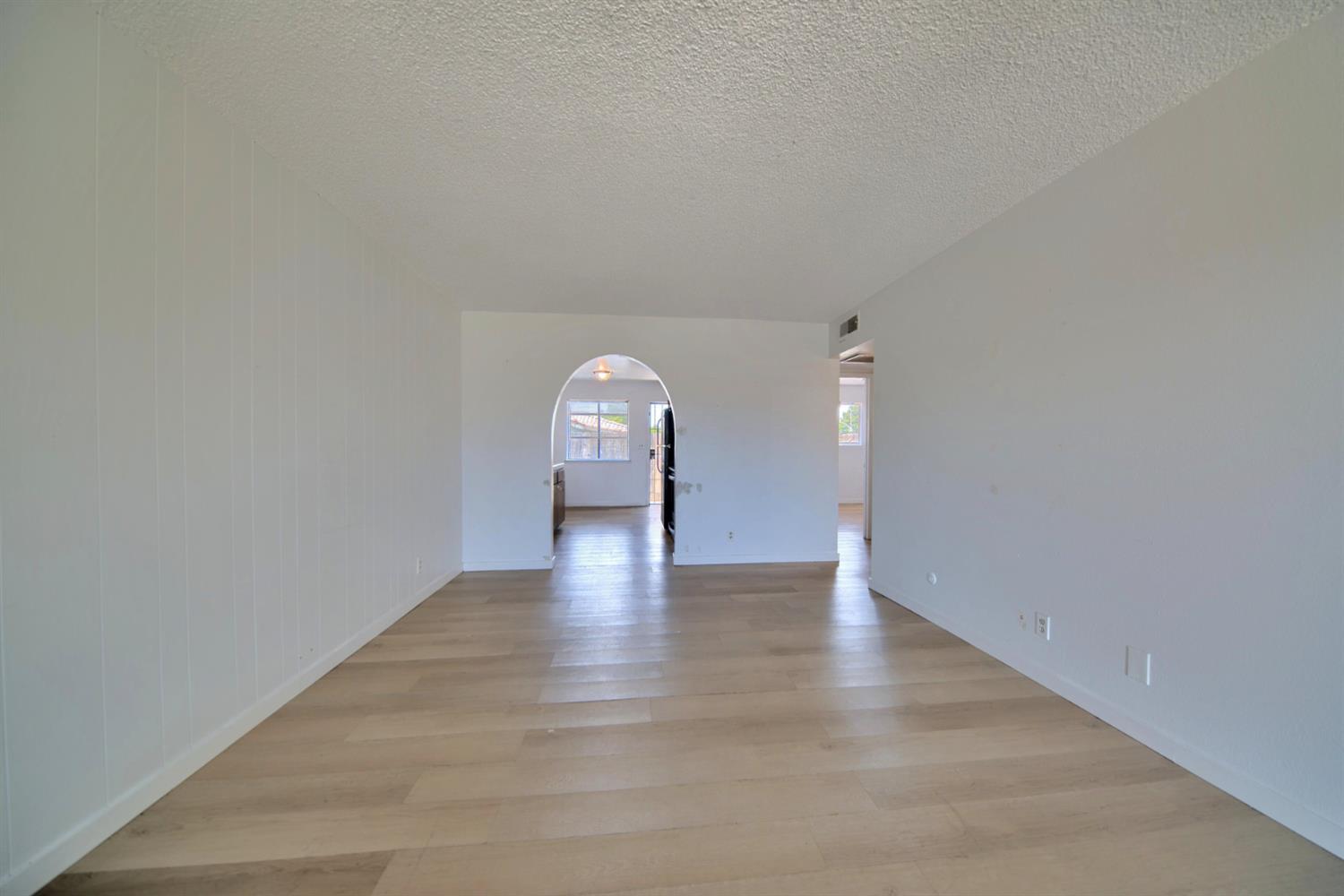 4002 E Dakota Ave, Fresno, CA 93726