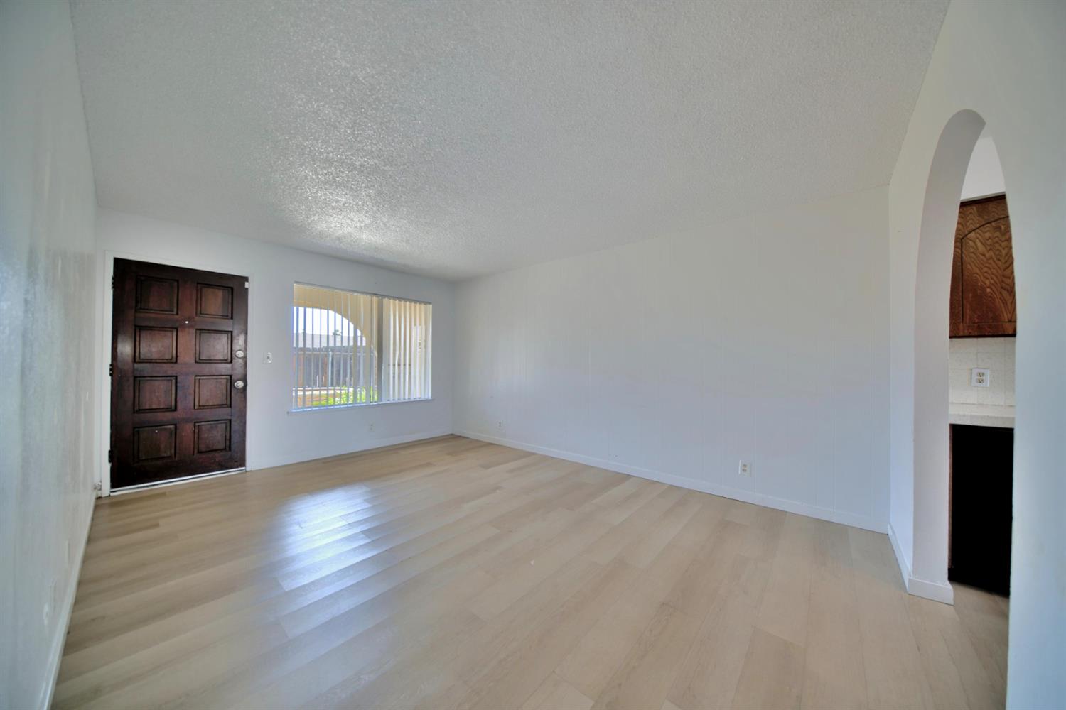 4002 E Dakota Ave, Fresno, CA 93726