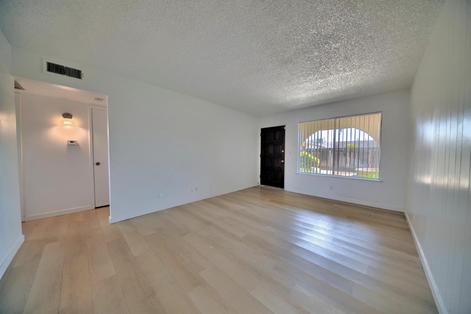 4002 E Dakota Ave, Fresno, CA 93726