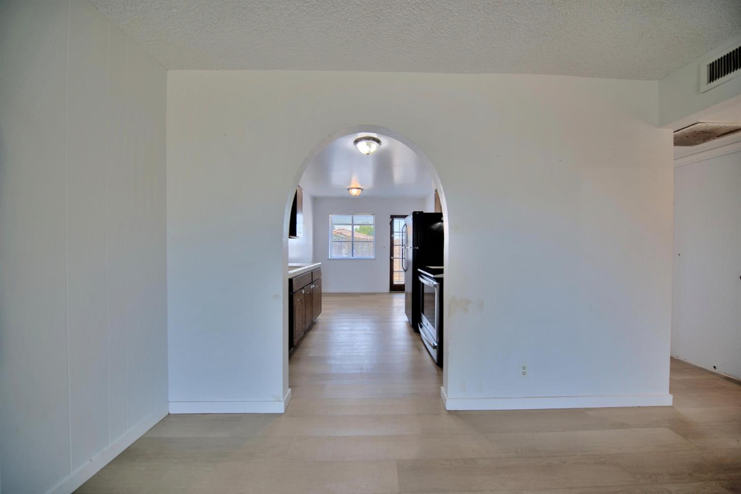 4002 E Dakota Ave, Fresno, CA 93726