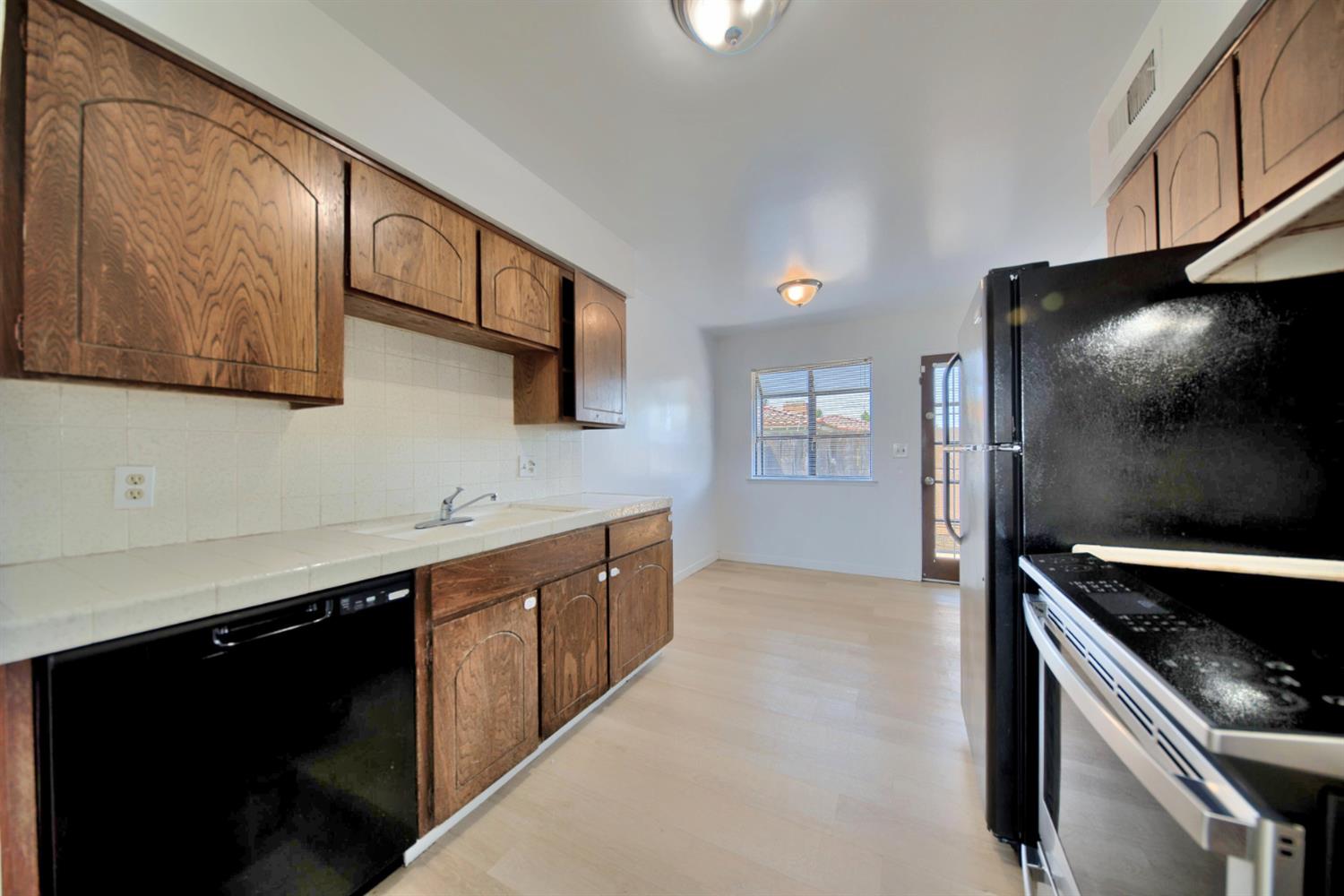 4002 E Dakota Ave, Fresno, CA 93726