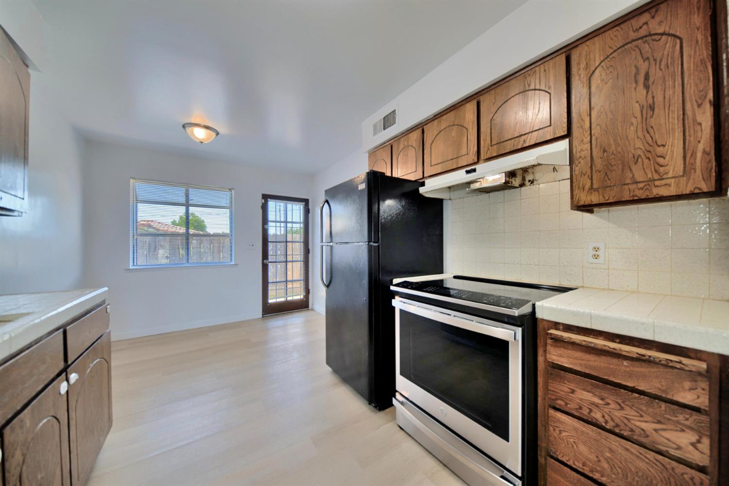 4002 E Dakota Ave, Fresno, CA 93726