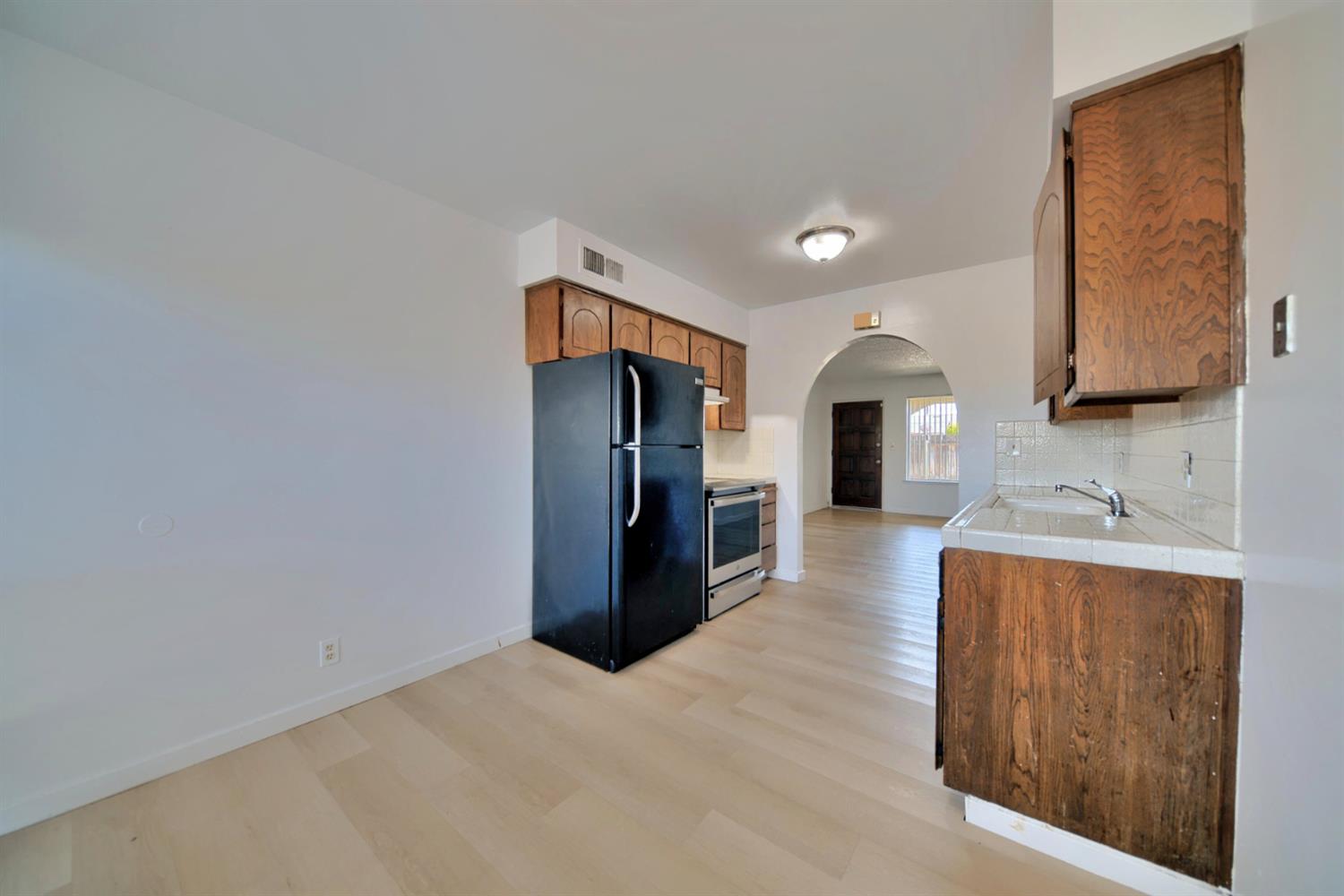 4002 E Dakota Ave, Fresno, CA 93726