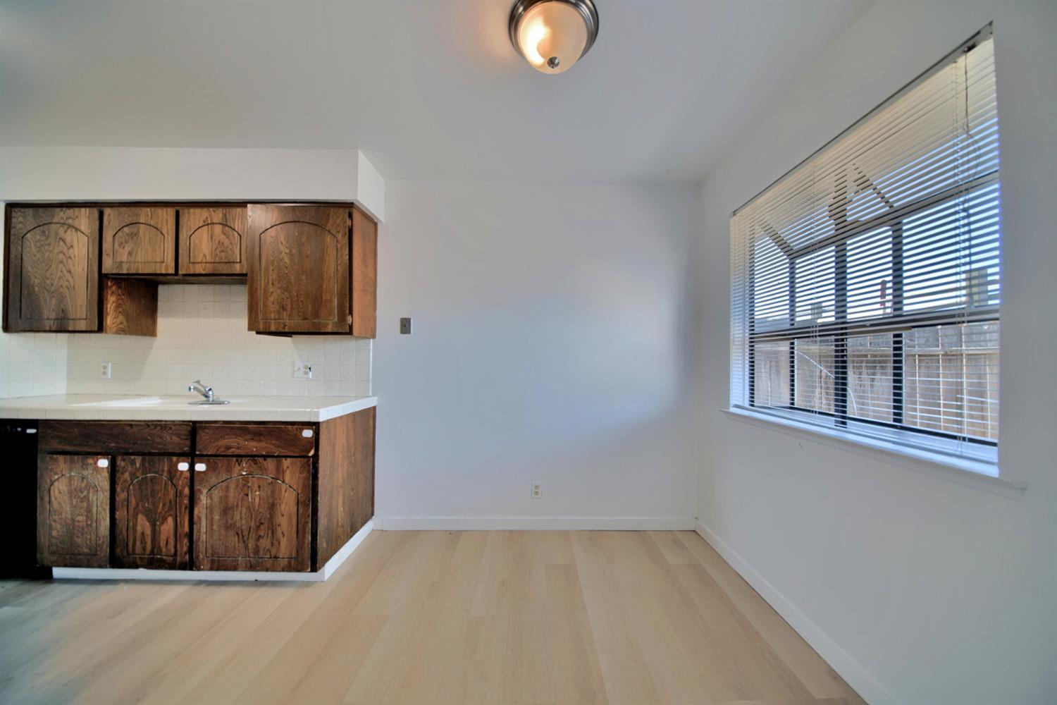 4002 E Dakota Ave, Fresno, CA 93726