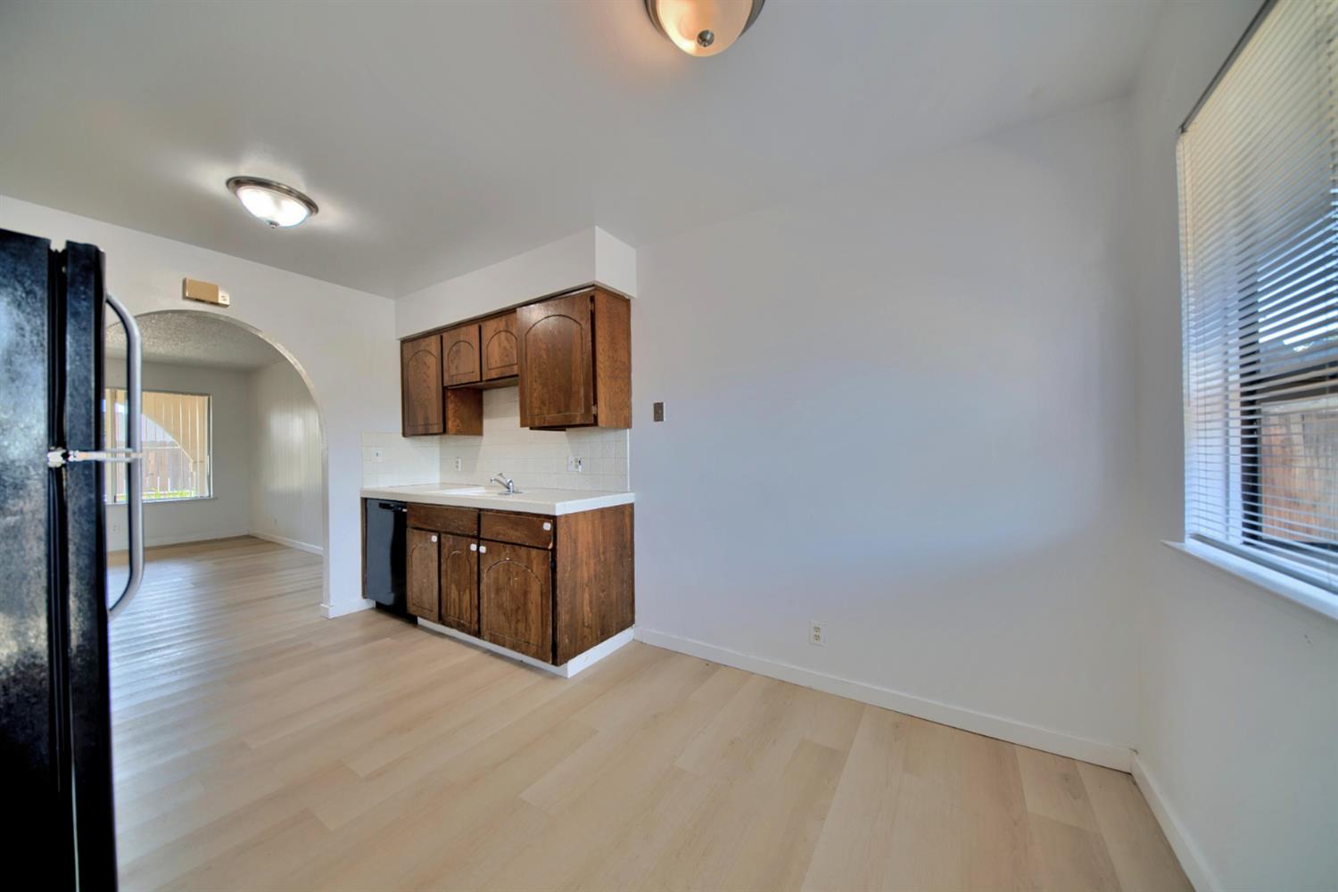 4002 E Dakota Ave, Fresno, CA 93726