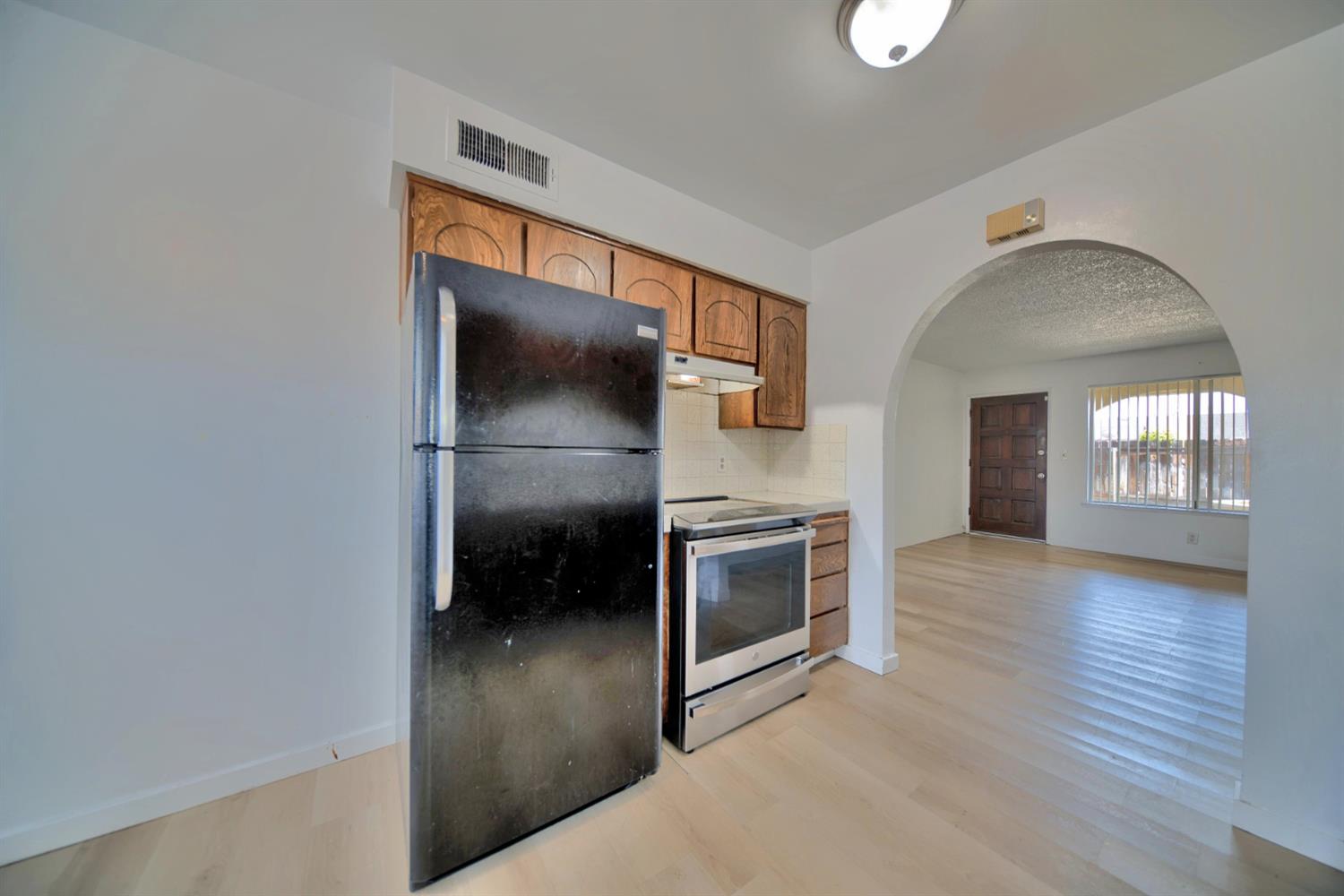 4002 E Dakota Ave, Fresno, CA 93726