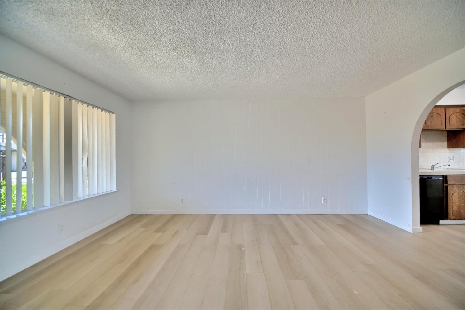 4002 E Dakota Ave, Fresno, CA 93726