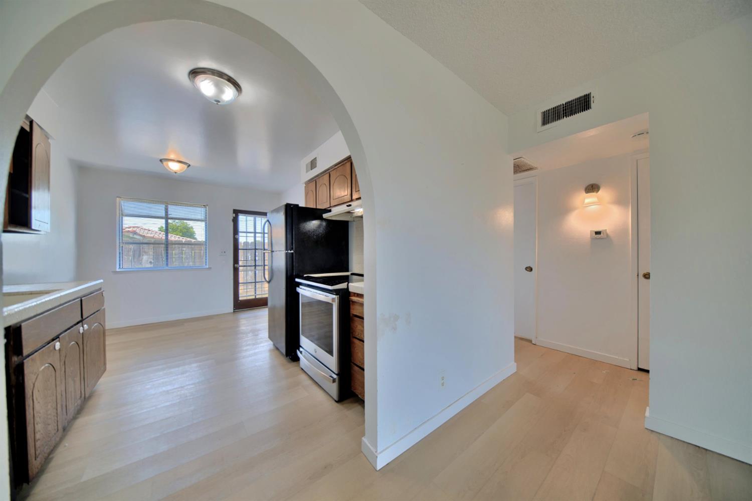 4002 E Dakota Ave, Fresno, CA 93726