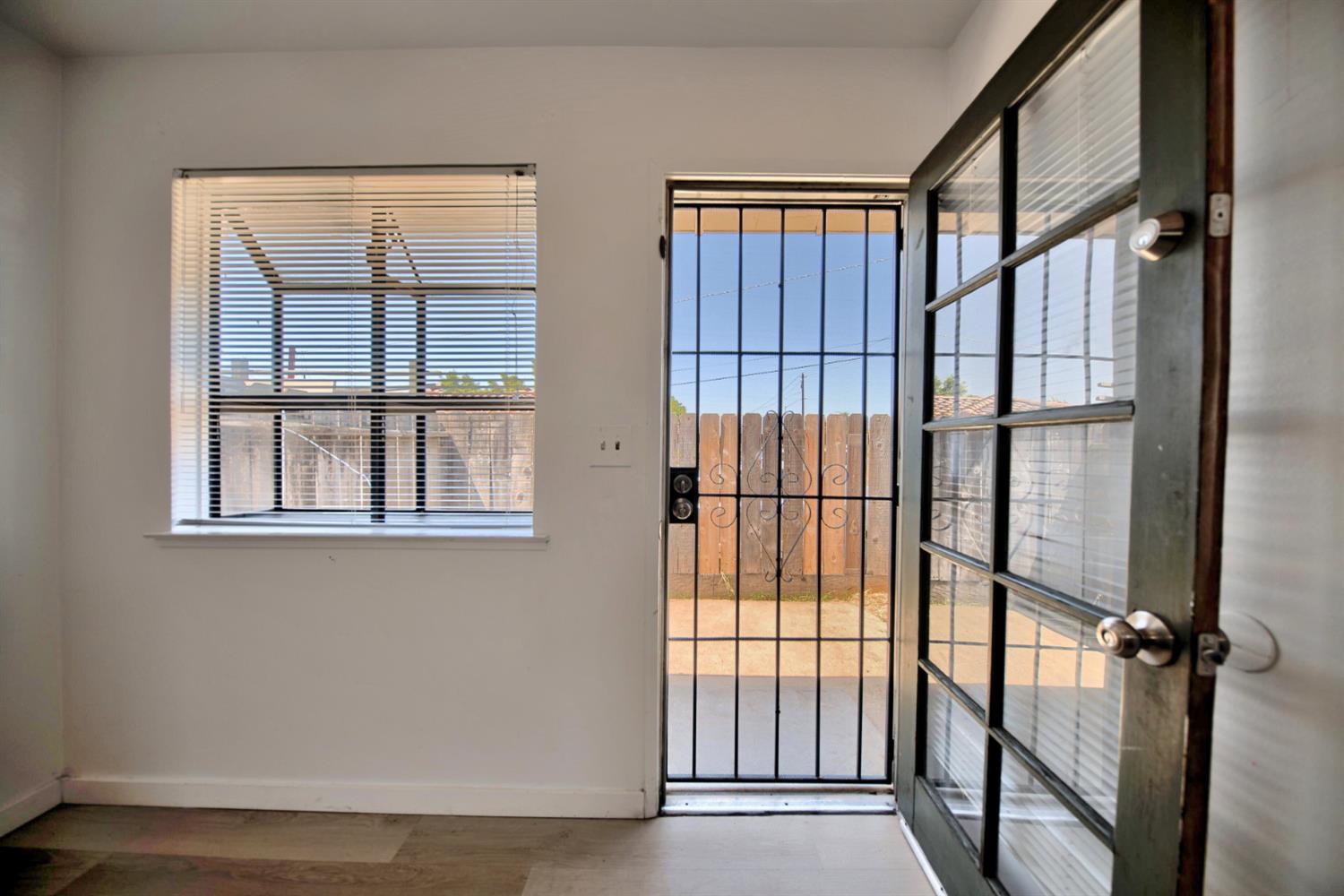 4002 E Dakota Ave, Fresno, CA 93726