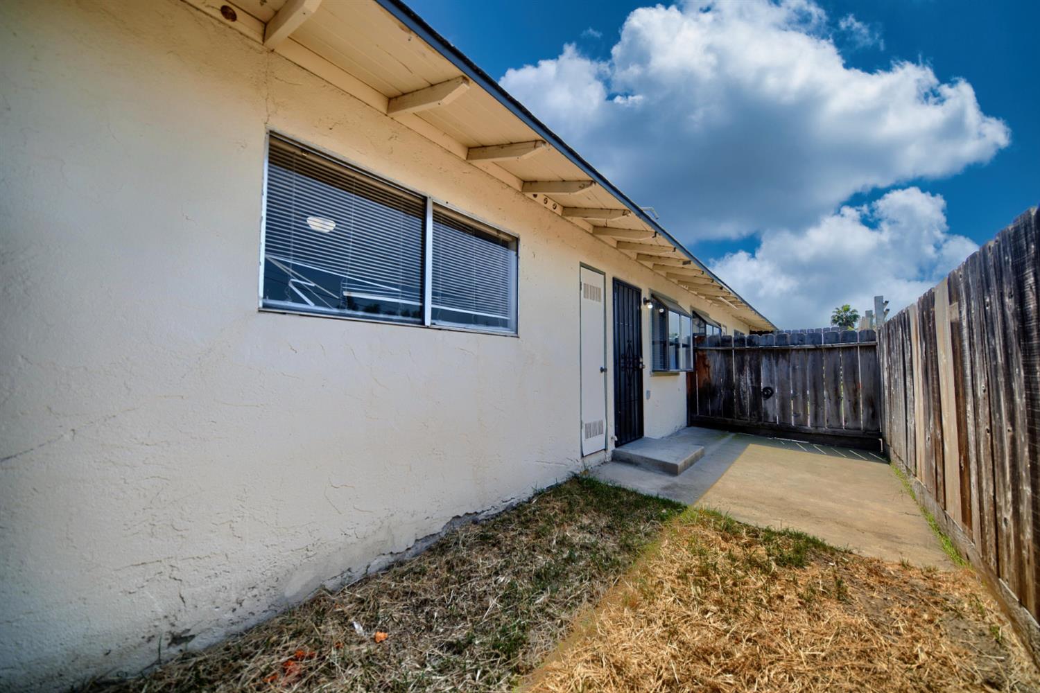 4002 E Dakota Ave, Fresno, CA 93726